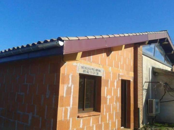 Travaux de couverture et d'habillage planche de rive Saint-Pierre