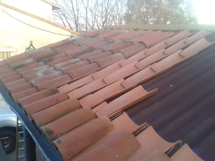 Travaux de rénovation de toiture soignés Saint-Pierre