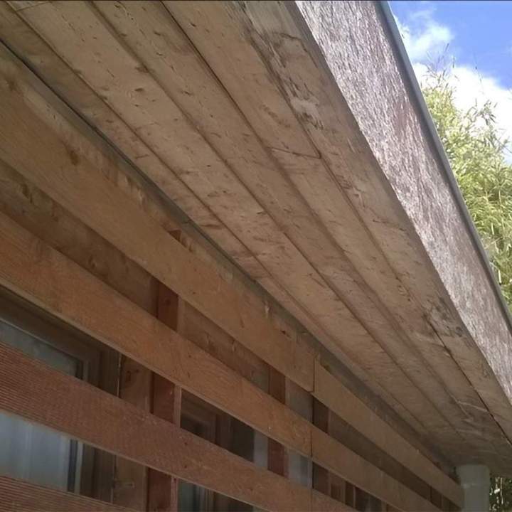 Structure en bois avant travaux de zinguerie Saint-Pierre